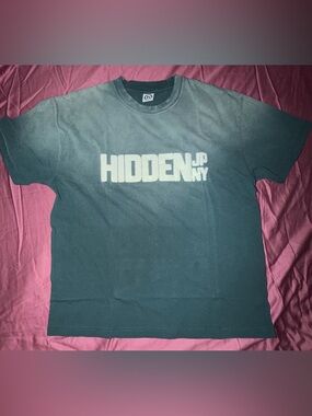 HIDDENY NY JAPAN GREEN INK TEE IN SIZE SMALL ( BRAND NEW )